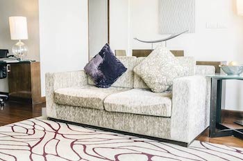 Canapé fait par un tapissier décorateur